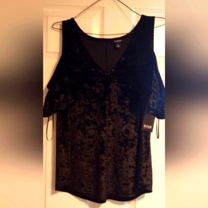 NWT a.n.a. cold shoulder black size medium women's shirt.